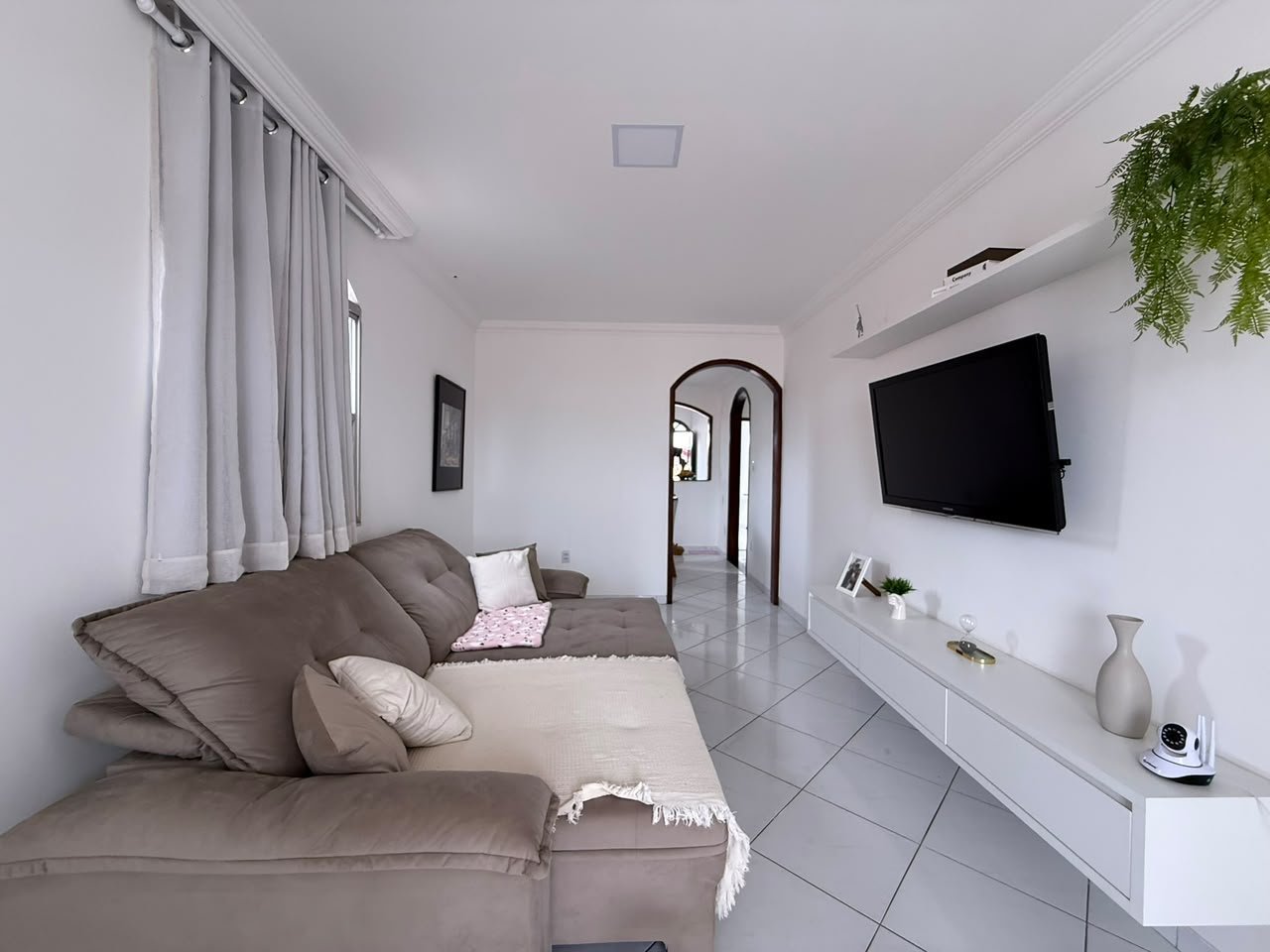 Casa com 3/4 disponível para venda na Salgadeira!